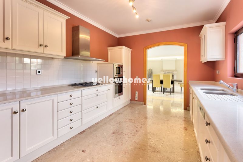 Moradia tradicional e deslumbrante V5 com piscina em Vilamoura